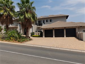 4 Bedroom House in Eagle Canyon Golf Estate