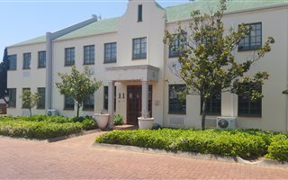 738 m² Industrial space in Randjesfontein