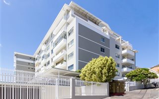 2 Bedroom Apartment in Bantry Bay
