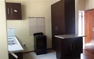 1 Bedroom Garden Cottage in Raumarais Park