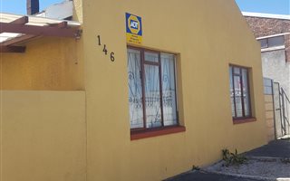 5 Bedroom House in Steenberg