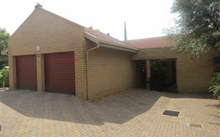 3 Bedroom Townhouse in Zwartkop