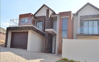 5 Bedroom House in Eldoraigne