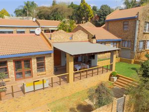 4 Bed House in Moreleta Park