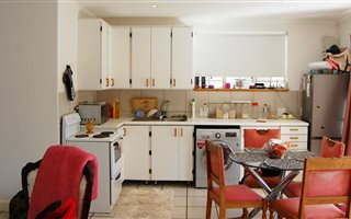 2 Bedroom Apartment in Parktown North