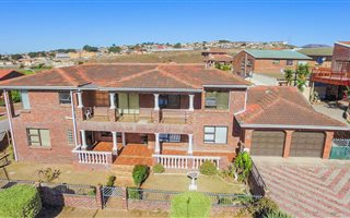 7 Bedroom House in Algoa Park