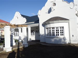 6 Bed House in Southernwood