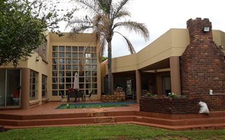 1.6 ha Farm in Kameeldrift East