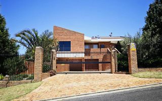 4 Bedroom House in Door de Kraal