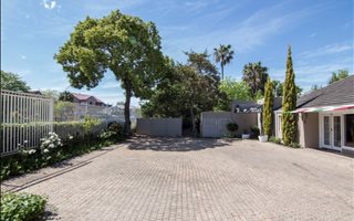 650 m² Commercial space in Somerset West Central