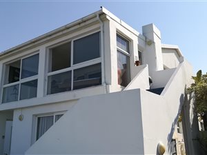5 Bed House in Kini Bay