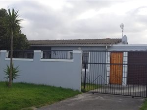 4 Bed House in Macassar