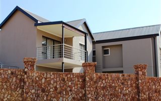 2 Bedroom Apartment in Redstone Country Estate