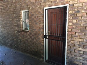 2 Bedroom Flat in Haakdoornboom
