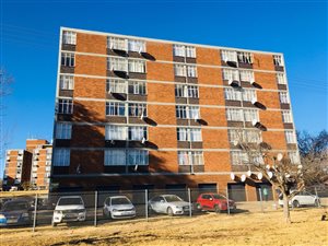 3 Bed Apartment in Kwaggasrand