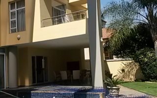 6 Bedroom House in Bedford Gardens