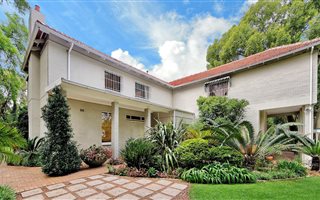 3 Bedroom House in Melrose
