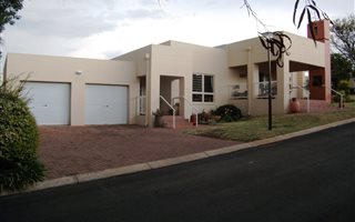 3 Bedroom House in Rietvalleirand