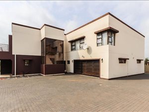 5 Bedroom House in Three Rivers