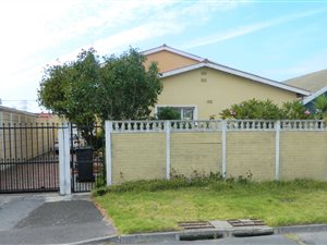 6 Bed House in Grassy Park