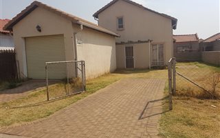 2 Bedroom House in Vanderbijlpark CE7