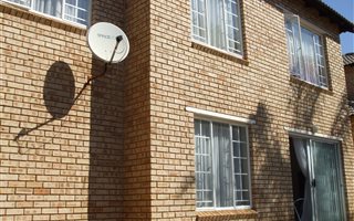 3 Bedroom Apartment in Willowbrook