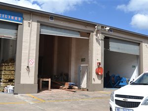 196 m² Industrial space in New Germany