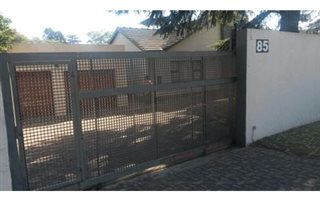 4 Bedroom House in Lombardy East