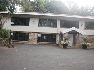 4 Bed House in Woodside