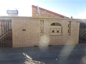 2 Bedroom House in Westbury