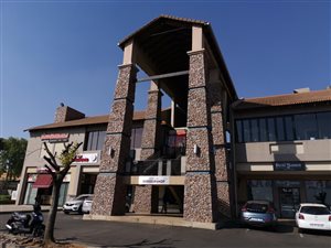 141 m² Commercial space in Bedford Park