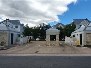 2 Bed Apartment in Silver Oaks