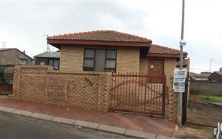 2 Bedroom House in Diepkloof