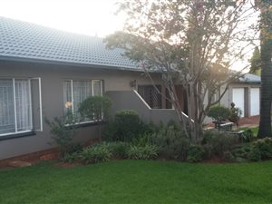 4 Bed House in Roodekrans