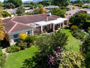4 Bed House in Constantia Upper
