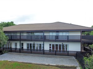5 Bed House in Lovemore Park