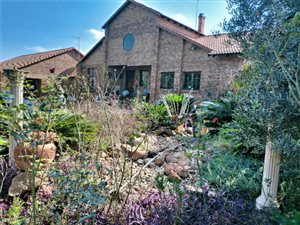 12 ha Farm in Byenespoort