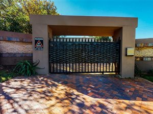 3 Bed House in Weltevreden Park