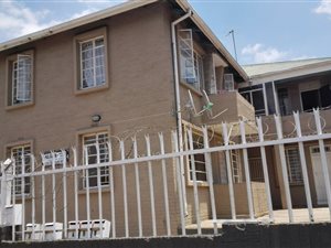 2 Bed Flat in Jeppestown South