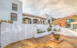 4 Bedroom House in Blue Horizon Bay
