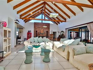 5 Bed House in Hunters Home