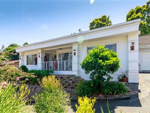 3 Bed House in Manor Gardens