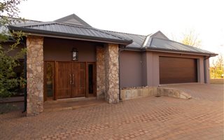 6 Bedroom House in Rietvlei View