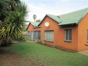 4 Bed House in Rhodesfield
