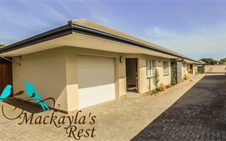 2 Bedroom Cluster in Beacon Bay