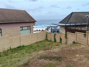 806 m² Land available in Outeniqua Strand