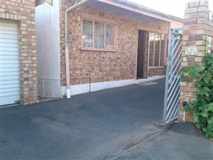 3 Bed Simplex in Shastri Park