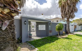 5 Bedroom House in Constantia