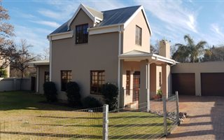 4 Bedroom House in Rietondale