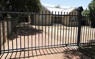 3 Bedroom House in Noordhoek